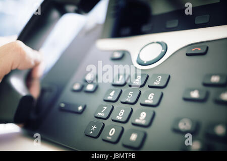 Telefontastatur-Konzept für Kommunikation, Kontakt und Kundendienst Stockfoto