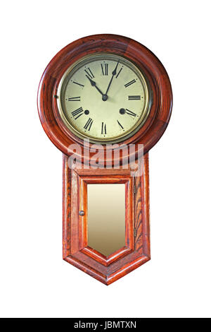 Vintage Holz Wanduhr isoliert mit Beschneidungspfad enthalten Stockfoto