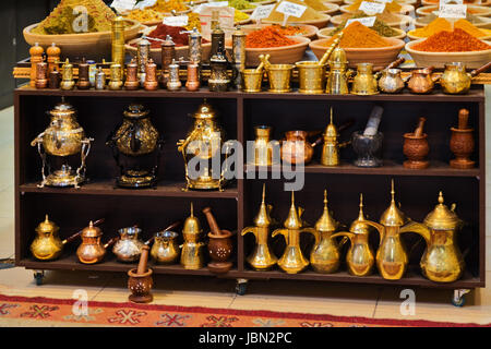 Körbe mit Cspices am Mahane Yehuda, berühmten Markt in Jerusalem. Israel Stockfoto