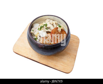 Pfannkuchen Sie aus Kartoffeln In einen Topf geben und Schmorbraten an Holz Bord. Stockfoto