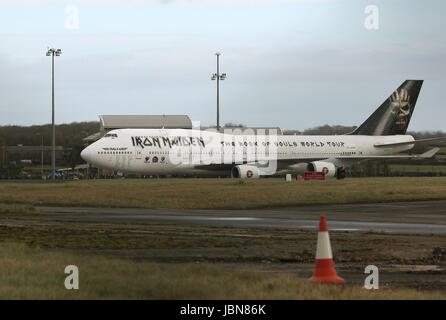 Band Iron Maiden verlassen Cardiff internationaler Flughafen auf ihre gecharterte 747 Jumbo Ed Force One das Buch der Seelen World Tour South.Wales GB UK 2016 Stockfoto