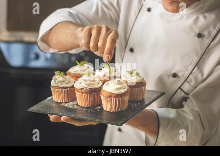 Bäckerei Koch Kochen Backen in der Küche-Profi Stockfoto