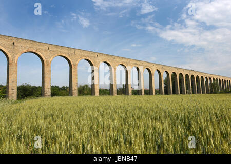 Der Aquädukt Noain in der Nähe von Pamplona in Navarra Spanien Stockfoto