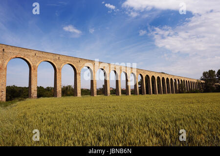 Der Aquädukt Noain in der Nähe von Pamplona in Navarra Spanien Stockfoto