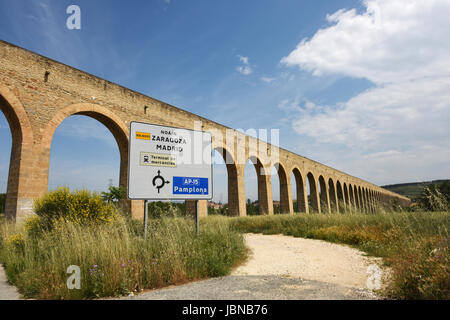 Der Aquädukt Noain in der Nähe von Pamplona in Navarra Spanien Stockfoto