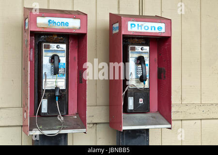 "Verlassen Münzautomaten öffentliche Telefonzelle mit Münze Steckplatz freigeben. Stockfoto