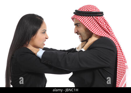 Arabische saudi Mann und Frau Konkurrenz isoliert auf weißem Hintergrund Stockfoto