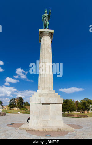 Statue des Siegers oder Statue des Sieges ist ein Denkmal in der Kalemegdan-Festung in Belgrad, errichtet 1928 zum Gedenken an das Königreich Serbien Krieg Siegen über das Osmanische Reich und Österreich-Ungarn. Es ist die berühmtesten Werke von Ivan Mestrovic. Stockfoto