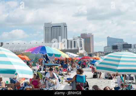 ATLANTIC CITY, NJ - 17. AUGUST: Atlantic City Beach während der jährlichen Atlantic City Airshow am 17. August 2016 Stockfoto