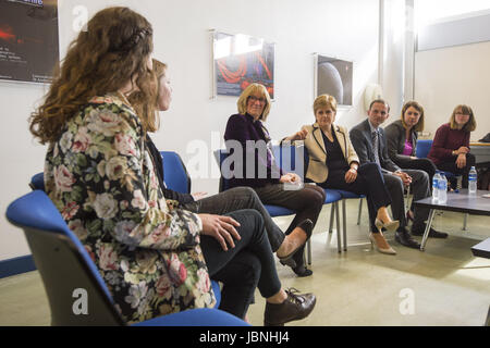 SNP Leader Nicola Sturgeon besucht St. Andrews Universität, um die Bedeutung der EU-Bürger und europäische Forschungsförderung für den Erfolg der schottischen Universitäten zu markieren.  Mitwirkende: Nicola Sturgeon wo: St Andrews, Vereinigtes Königreich bei: Kredit-11. Mai 2017: Euan Cherry/WENN.com Stockfoto