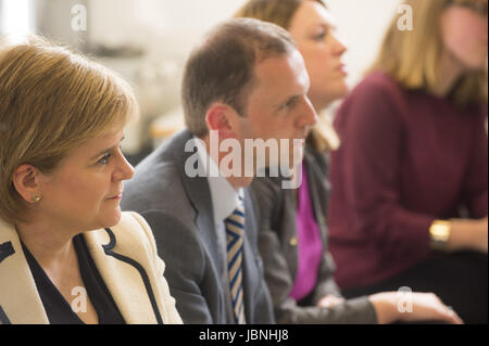 SNP Leader Nicola Sturgeon besucht St. Andrews Universität, um die Bedeutung der EU-Bürger und europäische Forschungsförderung für den Erfolg der schottischen Universitäten zu markieren.  Mitwirkende: Nicola Sturgeon wo: St Andrews, Vereinigtes Königreich bei: Kredit-11. Mai 2017: Euan Cherry/WENN.com Stockfoto