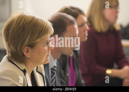 SNP Leader Nicola Sturgeon besucht St. Andrews Universität, um die Bedeutung der EU-Bürger und europäische Forschungsförderung für den Erfolg der schottischen Universitäten zu markieren.  Mitwirkende: Nicola Sturgeon wo: St Andrews, Vereinigtes Königreich bei: Kredit-11. Mai 2017: Euan Cherry/WENN.com Stockfoto