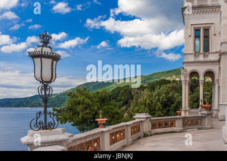 Die fantastische Aussicht vom Balkon des Schlosses Miramare, Triest Stockfoto