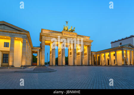 Brandenburger Tor (Brandenburger Tor) in der Nacht, Berlin, Deutschland Stockfoto