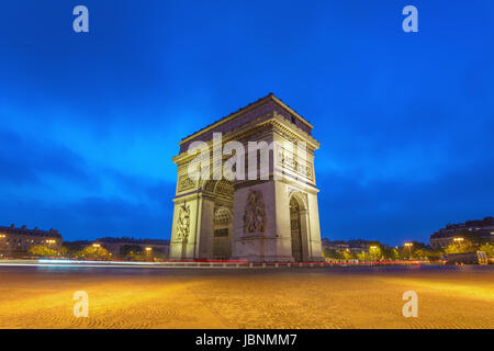 Skyline von Paris Arc de Triomphe und Champs Elysees bei Sonnenaufgang, Paris, Frankreich Stockfoto