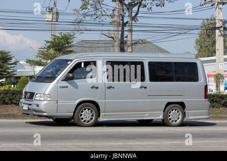 CHIANG MAI, THAILAND-24. Januar 2017: Private Benz MB140D Van. Auf der Straße no.1001, 8 km von Chiang Mai Stadt. Stockfoto