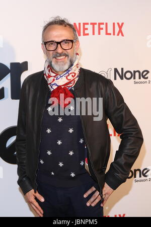 "Master Of None" Staffel 2 Premiere am SVA Theater - Ankünfte Featuring: Massimo Bottura wo: New York, New York, Vereinigte Staaten von Amerika bei: Kredit-11. Mai 2017: Derrick Salters/WENN.com Stockfoto