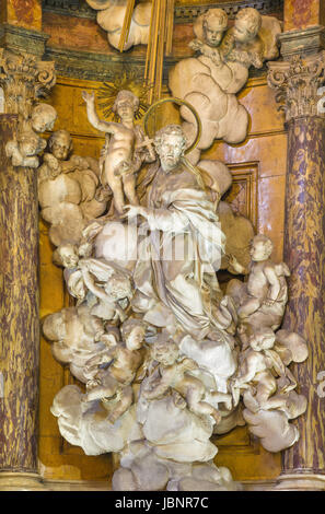 TURIN, Italien - 13. März 2017: Der barocken Marmorstatue von St. Joseph in der Kirche Chiesa di Santa Teresa von Simone Martinez (1736). Stockfoto