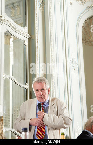 Martin Bell in den Oldie literarische Mittagessen 6/6/17. Stockfoto