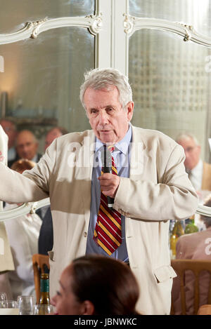 Martin Bell in den Oldie literarische Mittagessen 6/6/17. Stockfoto