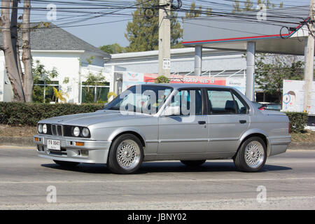 CHIANG MAI, THAILAND-24. Januar 2017: Pkw, BMW 318I. Auf der Straße no.1001, 8 km von Chiang Mai Stadt. Stockfoto