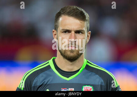 Belgrad, Serbien - 11. Juni 2017: Aaron Ramsey von Wales blickt auf während der Nationalhymne in 2018 FIFA World Cup Qualifier Match zwischen Ser Stockfoto