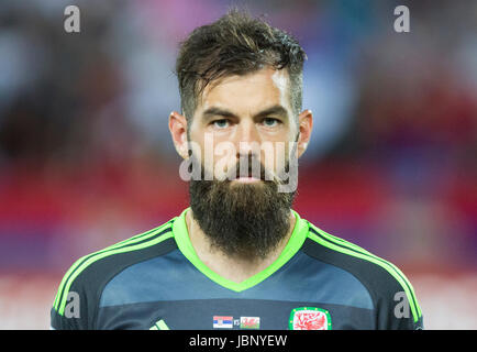 Belgrad, Serbien - 11. Juni 2017: Joe Ledley von Wales blickt auf während der Nationalhymne in 2018 FIFA World Cup Qualifier Match zwischen Serbi Stockfoto