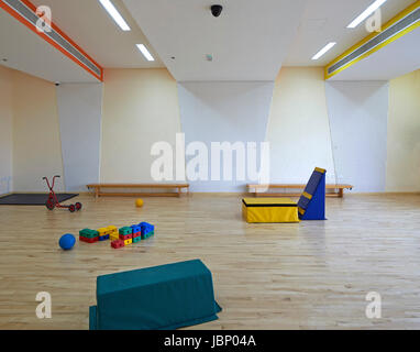 Innenansicht, Kinderspielzimmer. Victory Heights Grundschule, Dubai, Vereinigte Arabische Emirate. Architekt: R + D Studio, 2016. Stockfoto