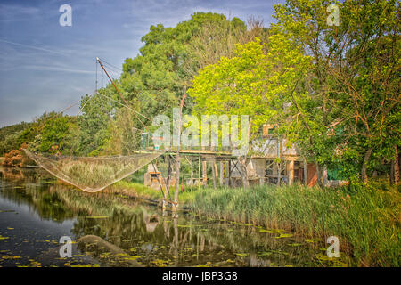 Angeln-Hütte auf der Pialassa della Baiona brackige Lagune in der Nähe von Marina Romea an Te adriatischen Küste in Ravenna (Italien) Stockfoto