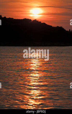 Sonnenuntergang über der Bucht, Cavtat, Kroatien Stockfoto