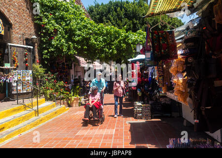 LOS ANGELES, Kalifornien/USA - AUGUST 10: Olvera Street Market in Los Angeles am 13. Mai 2017 Stockfoto
