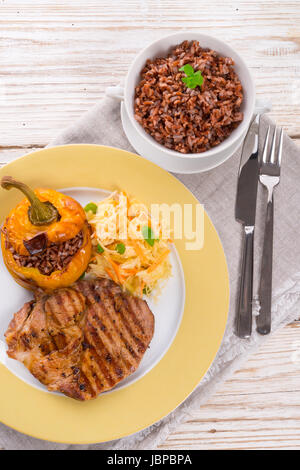 Steak mit Reis gefüllte Paprika Stockfoto