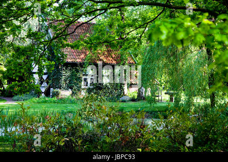 Deutschland, Nordrhein-Westfalen, Kreis Minden-Lübbecke, Dorf, Todtenhausen, Fachwerhäuschen, 05. / 2011 Stockfoto