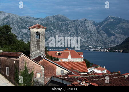 Die Altstadt von Persat in der inneren Bucht von Kotor in Montenegro Im Balkan bin Mittelmeer in Europa. Stockfoto