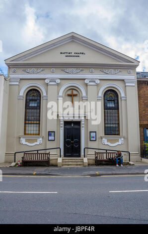 Ein Blick auf die Vorderseite des Windsor Baptist Church an der Victoria Street in Windsor, UK. Stockfoto