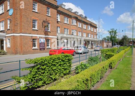 Das Broadway Hotel & Carvery Letchworth Garden City, Hertfordshire, 1961 eröffnet und war Letchworths ersten genehmigten Voraussetzungen. Stockfoto