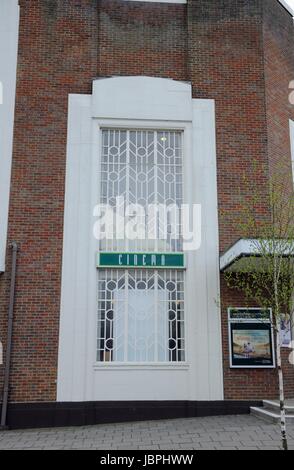 Fenster in der Broadway Kino, Letchworth Garden City, Hertfordshire. Stockfoto