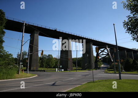 St. Thomas, Ontario, Kanada, MCR Brücke bald zu einem erhöhten park Stockfoto