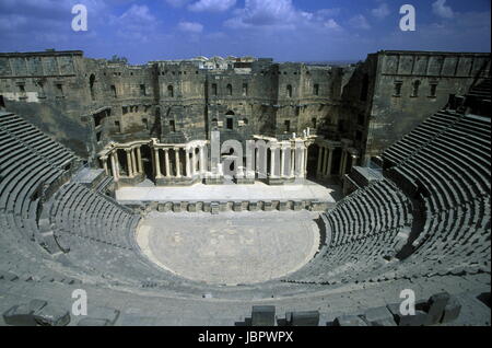 Sterben Sie Zitadelle Mit Dem Theater in der Altstadt von Bosra Im Sueden von Syrien Im Mittleren Osten in Arabien. Stockfoto