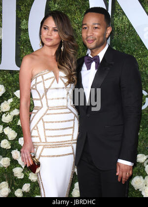 NEW YORK, NY 11. Juni 2017 Chrissy Teigen, John Legend 71st Annual Tony Awards in der Radio City Music Hall in New York besuchen 11. Juni 2017. Kredit: RW / MediaPunch Stockfoto