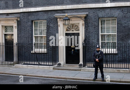 Nr. 10 Downing Street Juni 2017 allgemeine Wahl Downing Street, London, England 9. Juni 2017 Nr. 10 Downing Street, London, England Credit: Allstar Bild Bibliothek/Alamy Live-Nachrichten Stockfoto