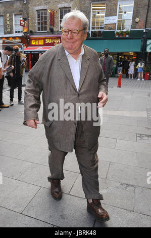 London, Großbritannien. Juni 2017. Alan Parker, englischer Regisseur, sah bei seiner Ankunft im Prince Charles Cinema zur 30. Jahrestagsvorführung von „Angel Heart“. Quelle: Alamy Live News Stockfoto