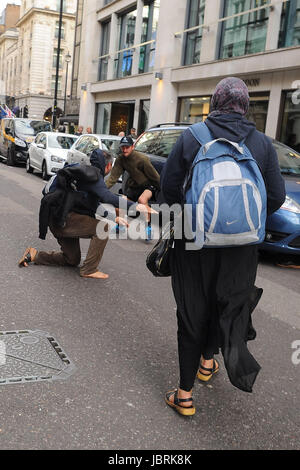 London, UK. 11. Juni 2017. Bettler in Dover Street Credit kämpfen: Fabrizio Carta/Alamy Live News Stockfoto