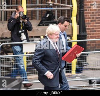 London, UK. 12. Juni 2017. Boris Johnson, Außenminister, kommt bei der ersten politischen Kabinett nach der allgemeinen Wahl Kredit: Ian Davidson/Alamy Live News Stockfoto