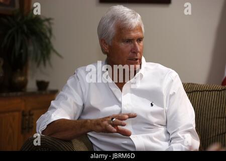 (170612) - DES MOINES, 12. Juni 2017 (Xinhua)--Kimberley Hofbesitzer Rick Kimberley Gespräche mit Gelehrten Delegation des chinesischen Think Tanks in Des Moines, Iowa, USA, 11. Juni 2017. (Xinhua/Wang Ping) (Gl) Stockfoto