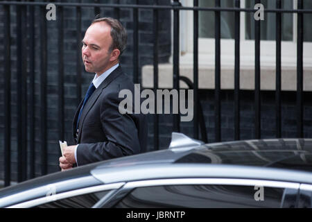 London, UK. 12. Juni 2017. Gavin Barwell, Theresa Mai neuer Chef des Stabes, bereitet sich auf 10 Downing Street in der Premierminister Auto, sie erscheinen vor dem Ausschuss 1922 der Hinterbänkler konservative MPs Credit begleiten lassen: Mark Kerrison/Alamy Live News Stockfoto