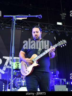 Portsmouth, VIRGINIA, USA. 11. Juni 2017. IRATION verbindet Dub, Rock und Reggae für die Leute von der PORTSMOUTH-Pavillon in PORTSMOUTH, VIRGINIA am 11. Juni 2017. © Jeff Moore 2017 Credit: Jeff Moore/ZUMA Draht/Alamy Live-Nachrichten Stockfoto