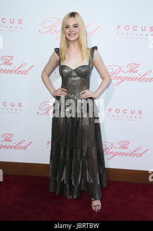 Los Angeles, Kalifornien, USA. 12. Juni 2017. Los Angeles, Ca, USA. 12. Juni 2017. Elle Fanning bei der US-Premiere von der Täuschung bei der Directors Guild of America in Los Angeles, Kalifornien am 12. Juni 2017. Bildnachweis: Faye lernen/Medien Punch/Alamy Live News Bildnachweis: MediaPunch Inc/Alamy Live-Nachrichten Stockfoto