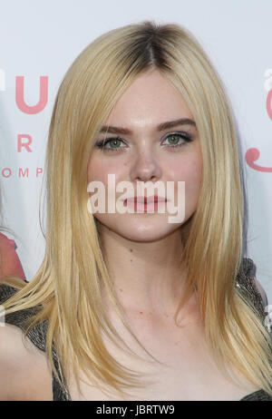 Los Angeles, Kalifornien, USA. 12. Juni 2017. Los Angeles, Ca, USA. 12. Juni 2017. Elle Fanning bei der US-Premiere von der Täuschung bei der Directors Guild of America in Los Angeles, Kalifornien am 12. Juni 2017. Bildnachweis: Faye lernen/Medien Punch/Alamy Live News Bildnachweis: MediaPunch Inc/Alamy Live-Nachrichten Stockfoto