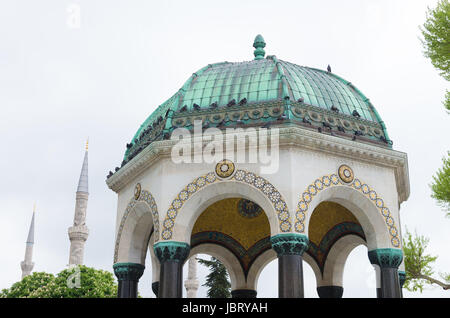 der deutsche Brunnen oder Alman Cesmesi in Istanbul. Es ist ein Pavillon gestaltete Brunnen auf der Sultanahmet-Platz und zum Gedenken an den 2. Jahrestag Og deutschen Kaisers Wilhelm II. Besuch in Istanbul im Jahre 1898 gebaut. Stockfoto